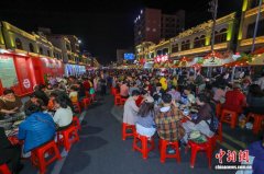 海南文昌：百桌千人共品糟粕醋火锅